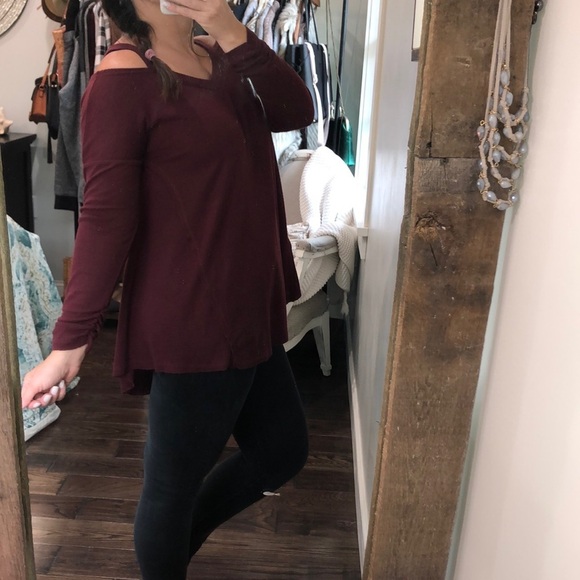 Umgee small oversized burgundy cold shoulder top - Picture 2 of 4